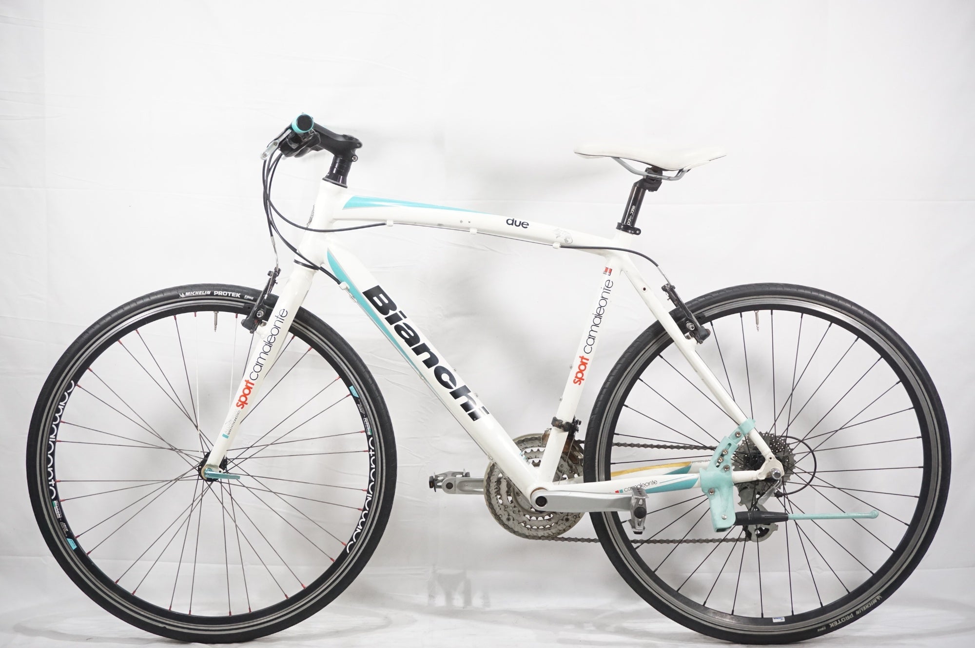 ビアンキ　Bianchi CAMALEONTE Due クロスバイク 700C BIANCHI 「ビアンキ」 CAMALEONTE SPORT DUE 2011年モデル クロス