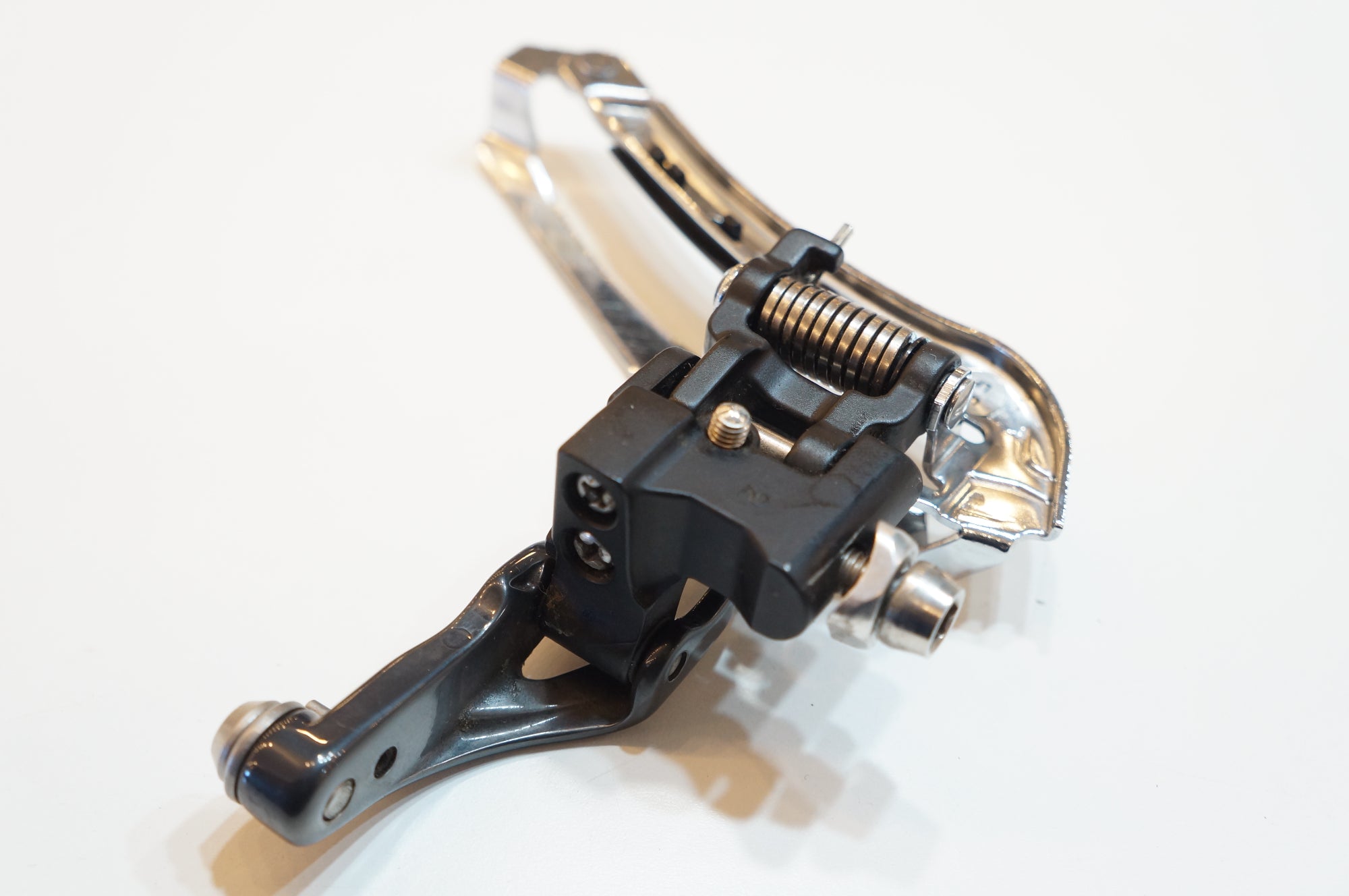 SHIMANO 「シマノ」 ULTEGRA FD-6800 フロントディレイラー / バイチャリ浦和ベース