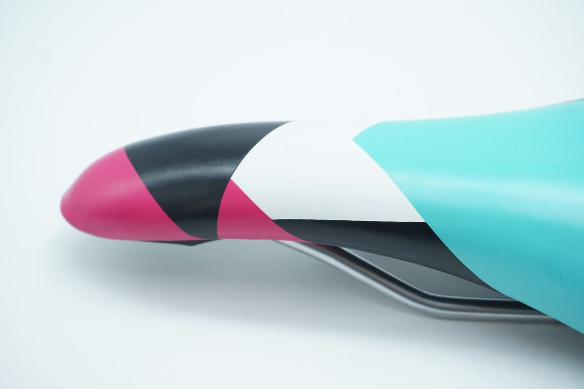 GSR「ジーエスアール」 GOOD SMILE RACING TYPE-3 サドル/ 京都西院店