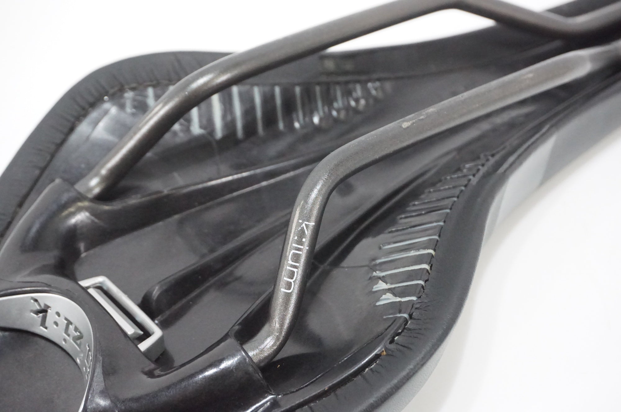 fizik フィジーク ARIONE 2個セット 中古品 FIZIK 「フィジーク」 ARIONE VS サドル / AKIBA店 ｜ バイチャリ公式