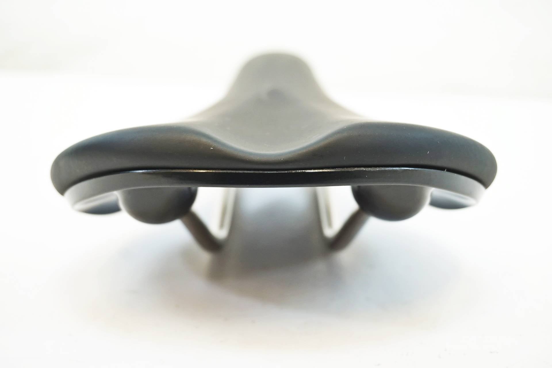 FABRIC 「ファブリック」 SCOOP RACE SHALLOW サドル / 有明ガーデン店