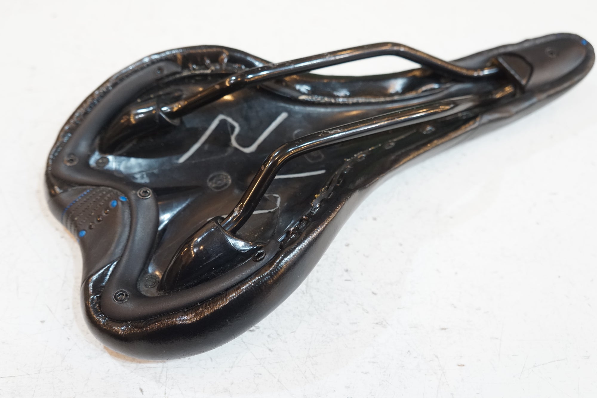 VELO 「ベロ」 CANNONDALE サドル / バイチャリ浦和ベース