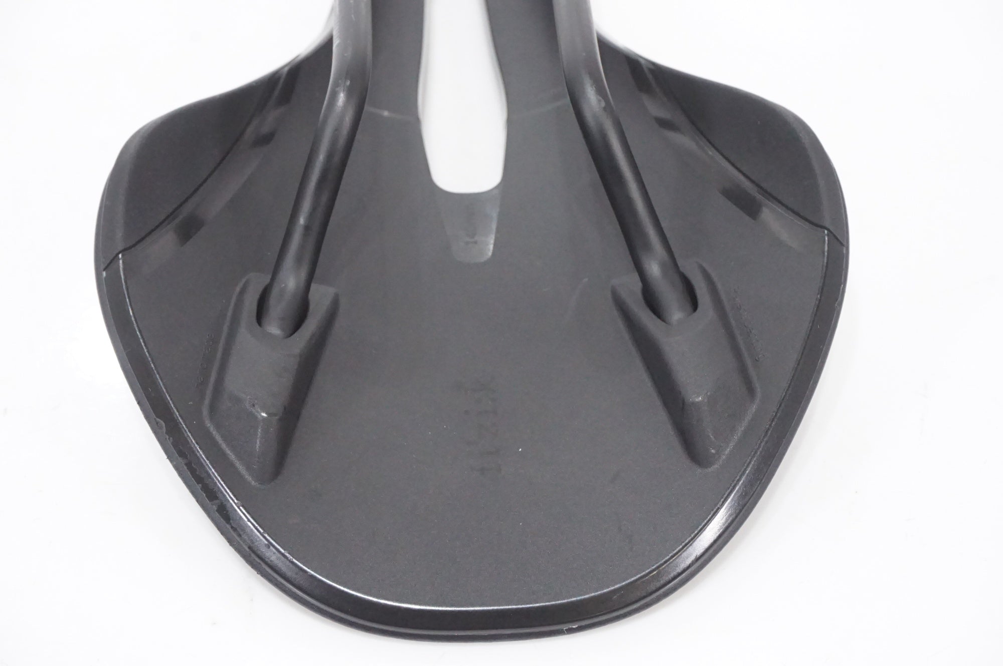 FIZIK 「フィジーク」 ANTARES VENTO サドル / AKIBA店