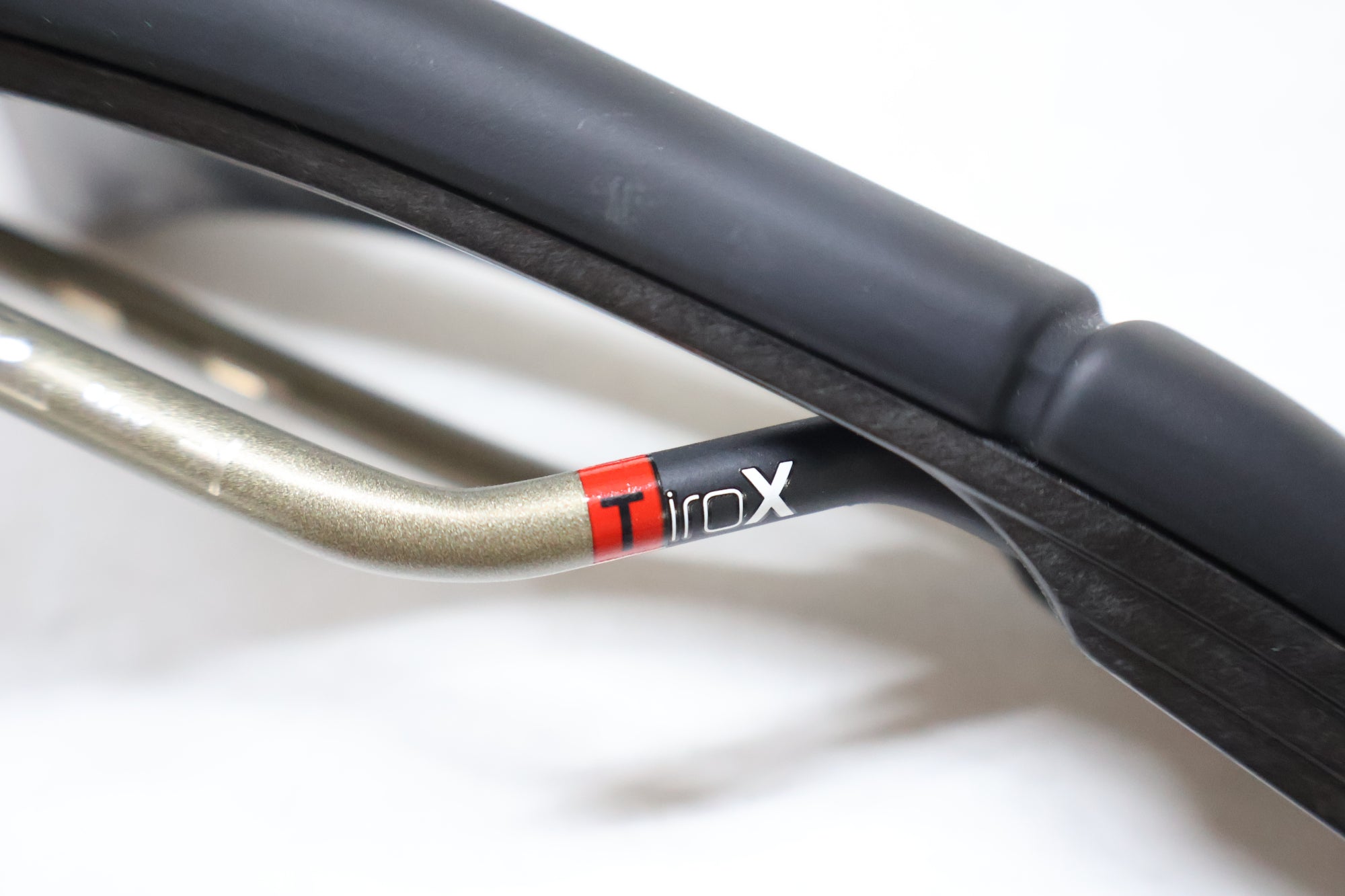 PROLOGO 「プロロゴ」 SCRATCH MS TiroX サドル / 高知店