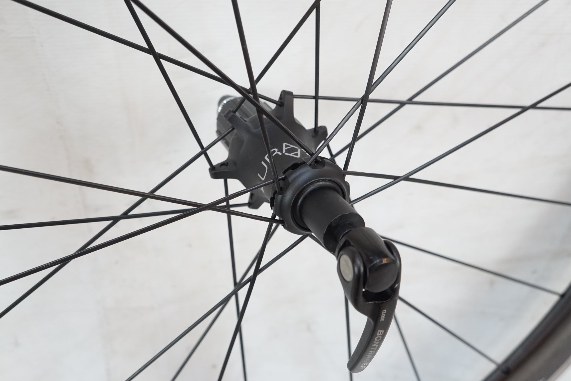 BONTRAGER 「ボントレガー」 AURA5 シマノ11速 ホイールセット / バイチャリ浦和ベース