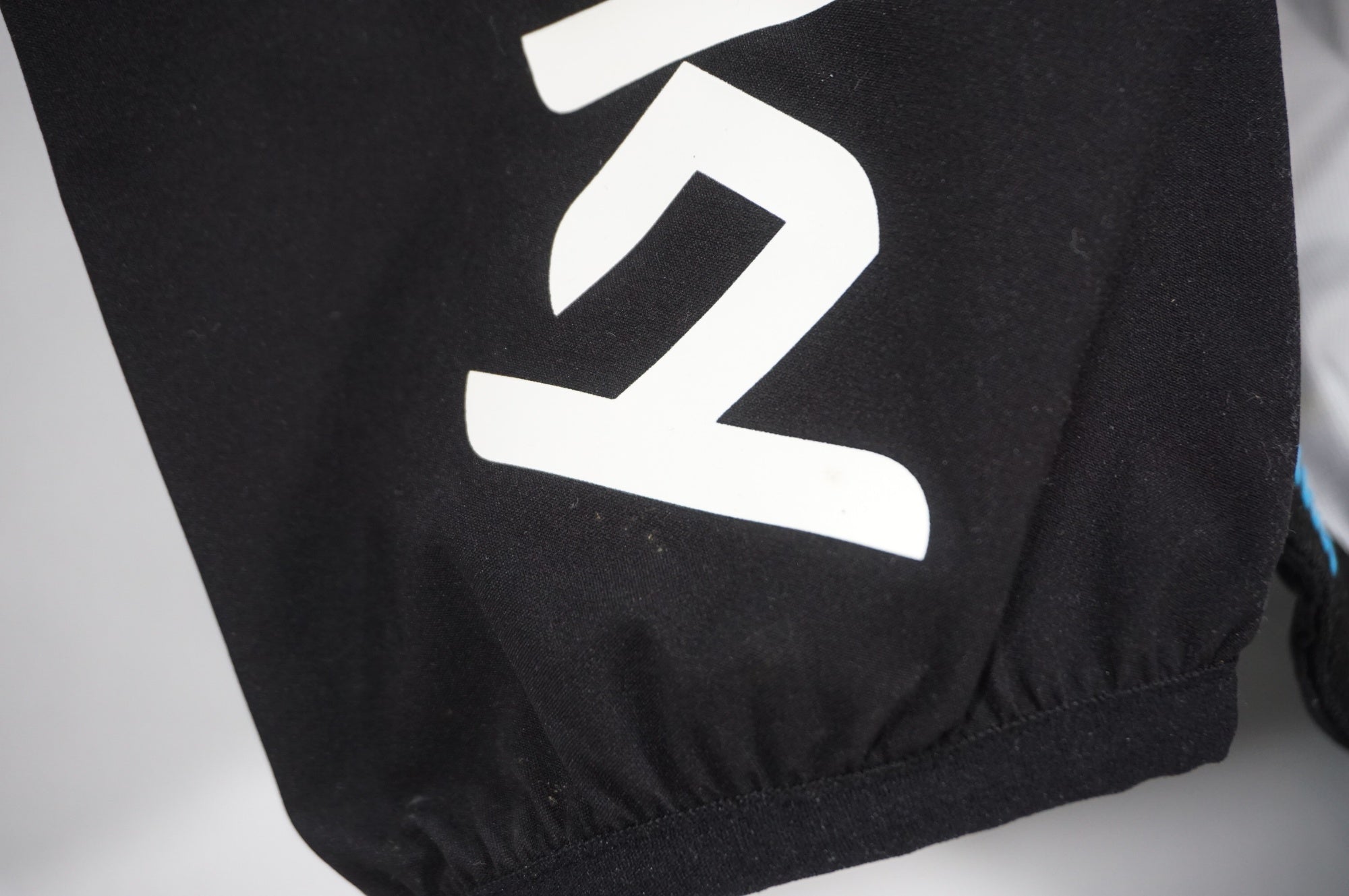 RAPHA 「ラファ」 PRO TEAM RACE CAPE TEAM SKY Mサイズ 長袖アウター