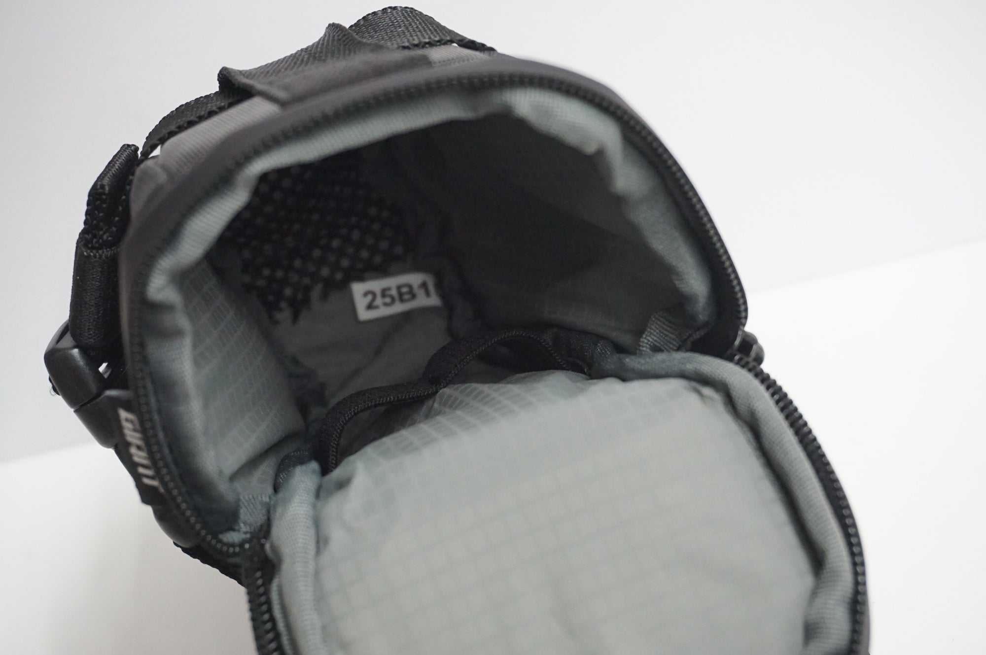 GIANT 「ジャイアント」 SHADOW SEAT BAG サドルバッグ / 福岡店