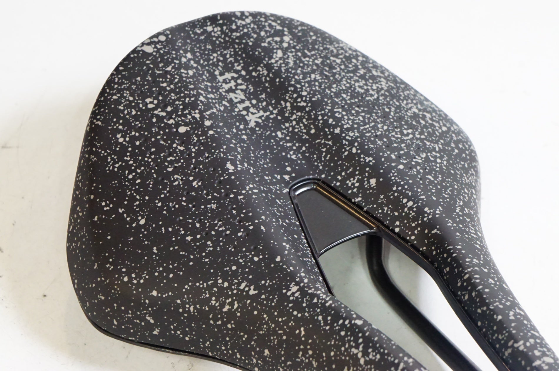 FIZIK(フィジーク) TEMPO ARGO R3 サドル 41MHcUEykYL._UF350,350_QL80_.jpg