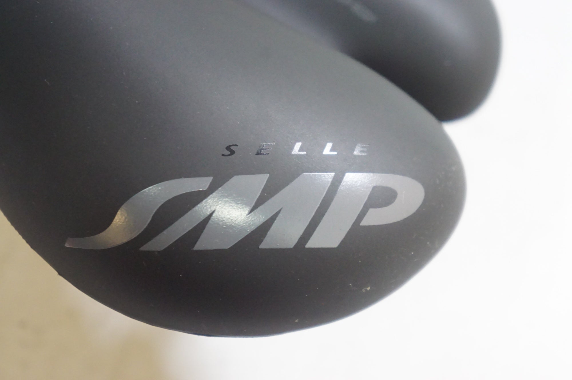 SELLE SMP 「セラエスエムピー」 TRK MEDIUM サドル / 熊谷本店
