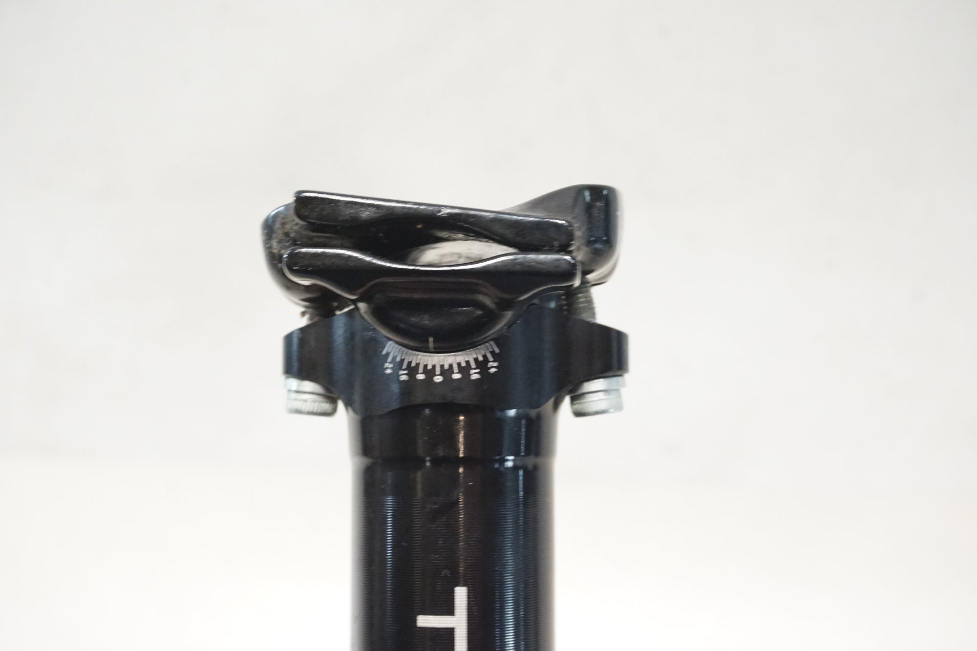 THOMSON 「トムソン」 ELITE φ31.6 アルミ シートポスト / 横浜戸塚店