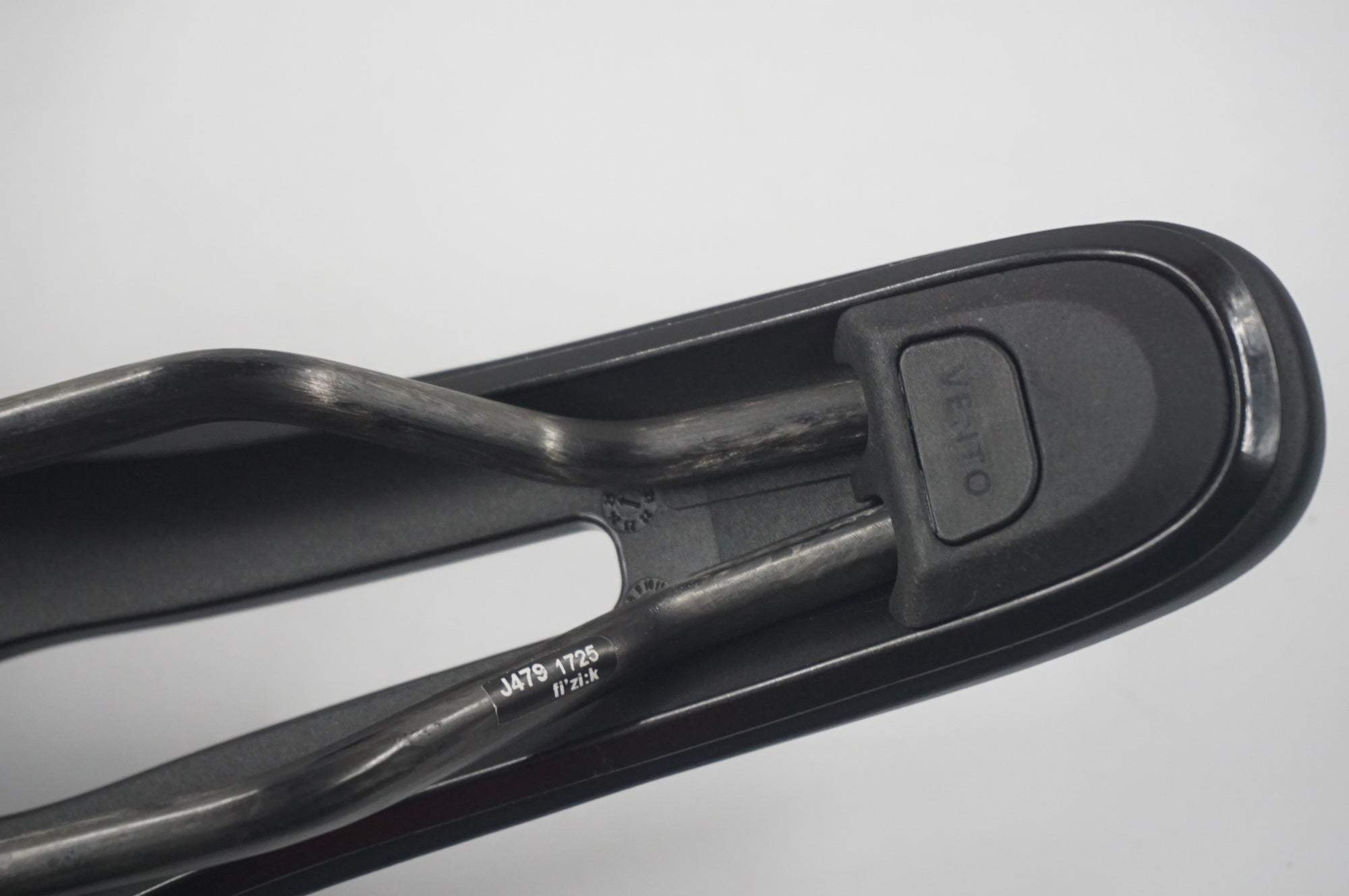 FIZIK 「フィジーク」 VENTO ANTARES R1 サドル / 福岡店