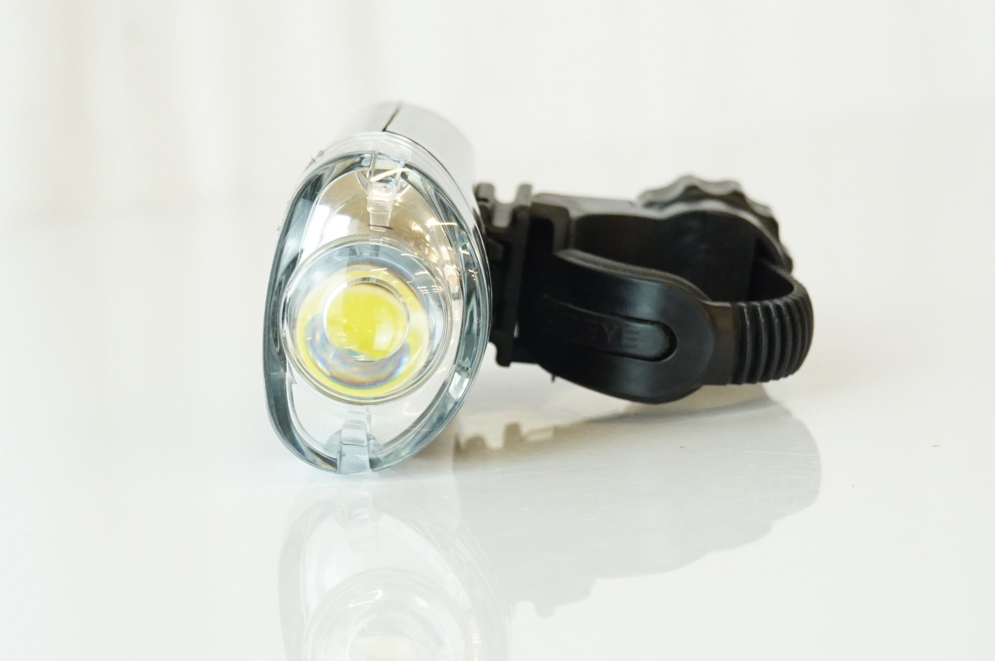 売り切れCATEYE LEDサイクルライト ブルー HL-EL130 CATEYE 「キャットアイ」 OPTICUBE HL-EL130/135/140 フロントライト