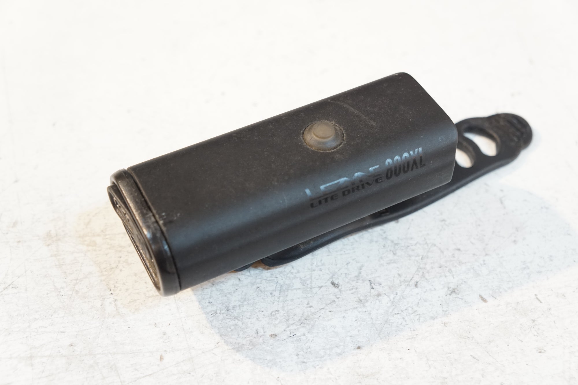 LEZYNE 「レザイン」 LITE DRIVE 800XL フロントライト / バイチャリ浦和ベース