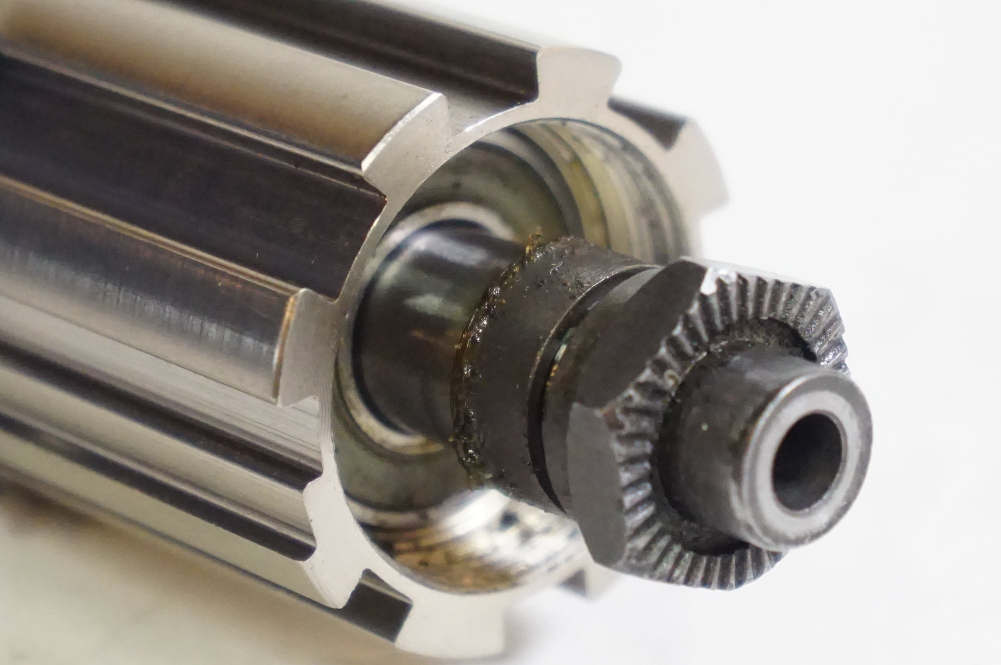 CAMPAGNOLO 「カンパニョーロ」 KHAMSIN (FH-BU015 / R5-014 フリーボディ付き) リアハブシャフト / 熊谷本店