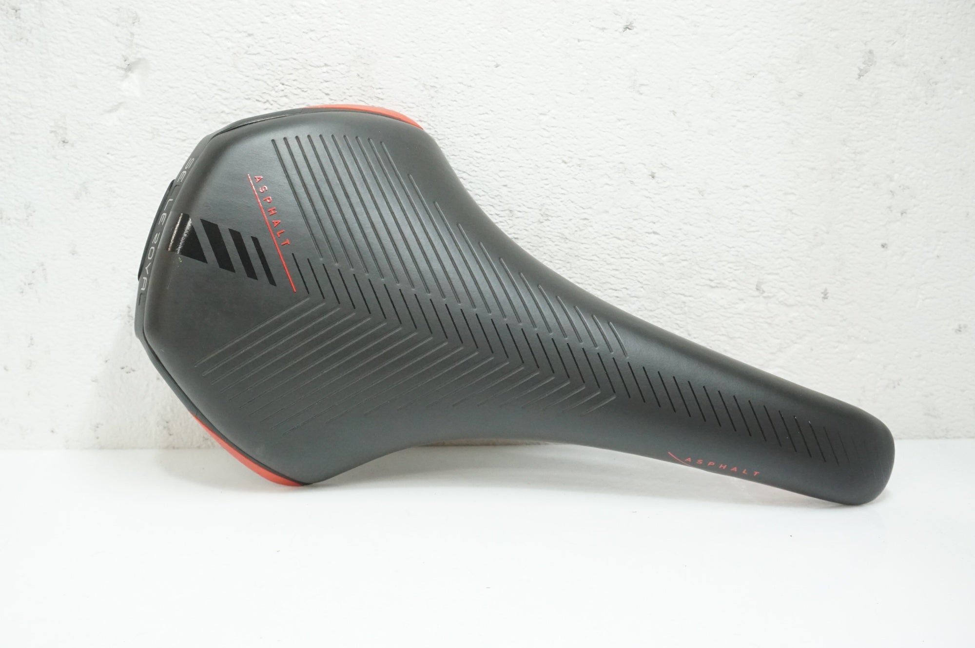 SELLE ROYAL 「セラロイヤル」 ASPHALT サドル / 大宮店