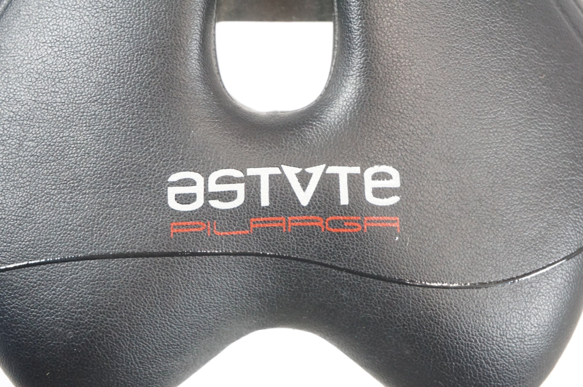 ASTVTE 「アスチュート」 SKYLITE VT PILARGA サドル / 宇都宮店