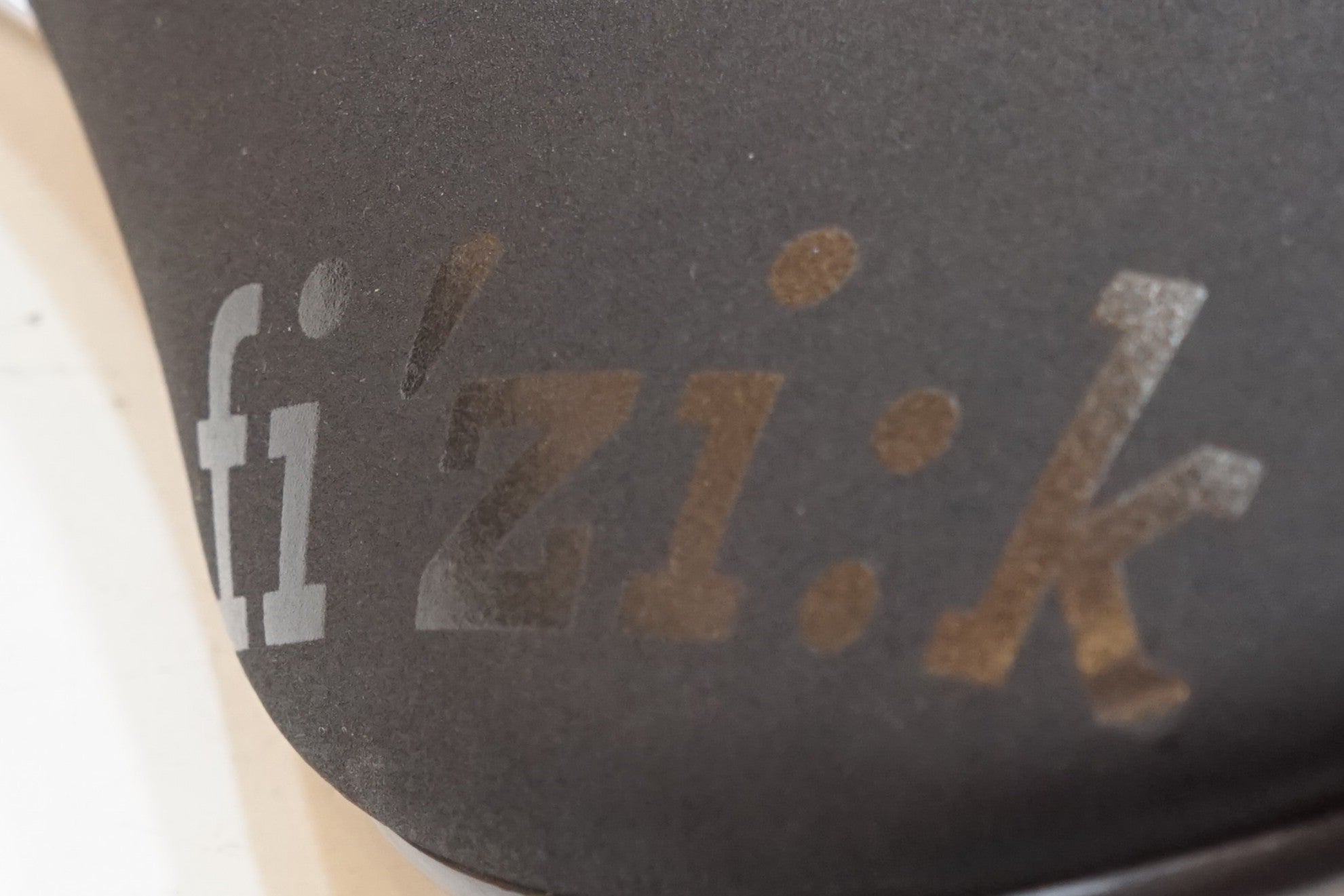 FIZIK 「フィジーク」 ALIANTE R3 サドル / バイチャリ浦和ベース