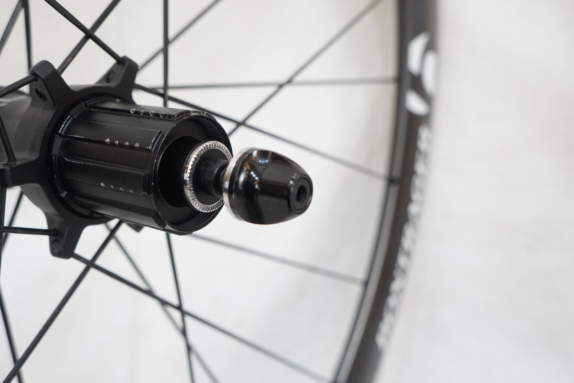 BONTRAGER 「ボントレガー」 AURA5 シマノ11速 ホイールセット / バイチャリ浦和ベース