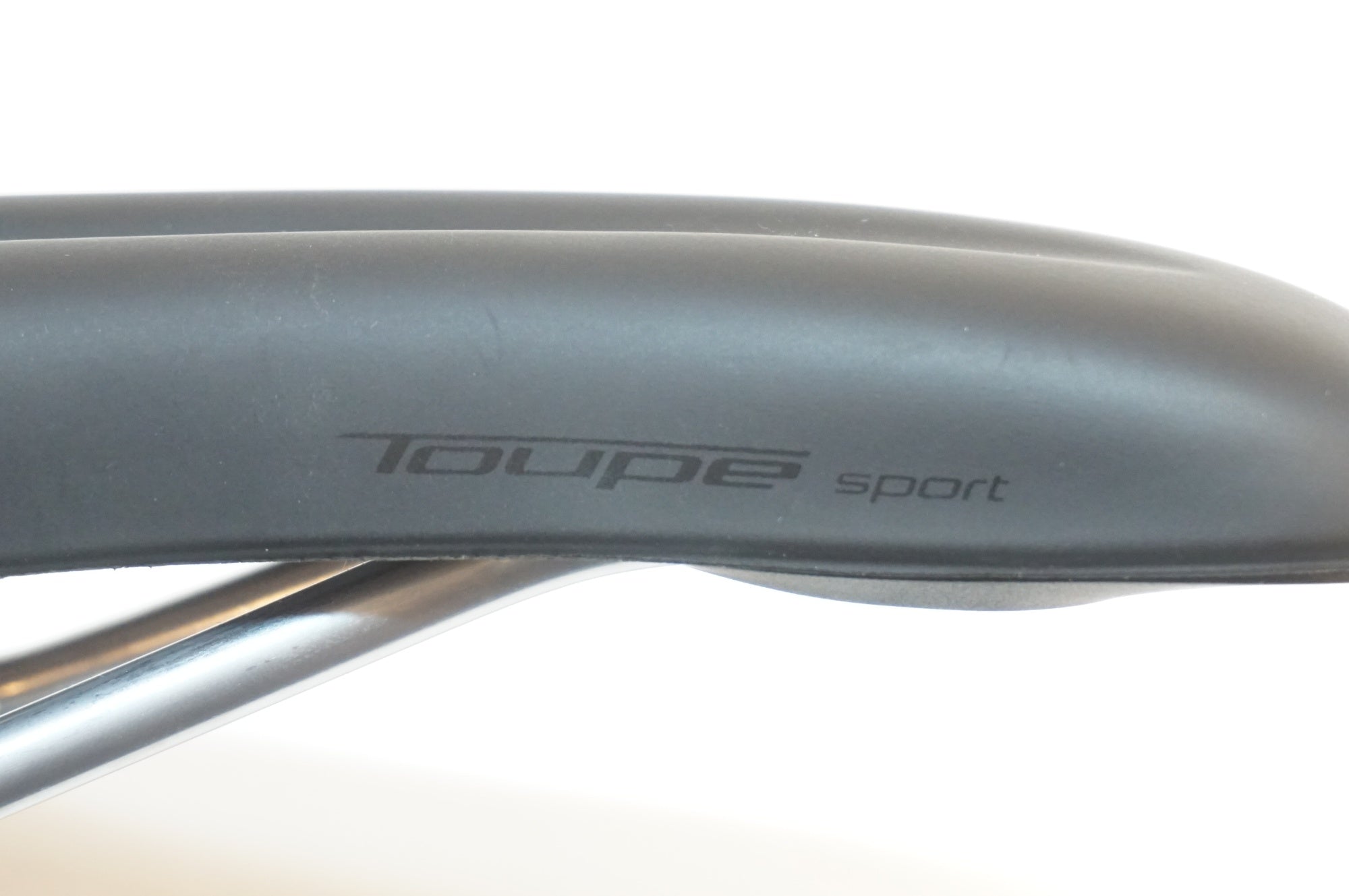 SPECIALIZED 「スペシャライズド」 TOUPE SPORT 143mm サドル / 浦和ベース
