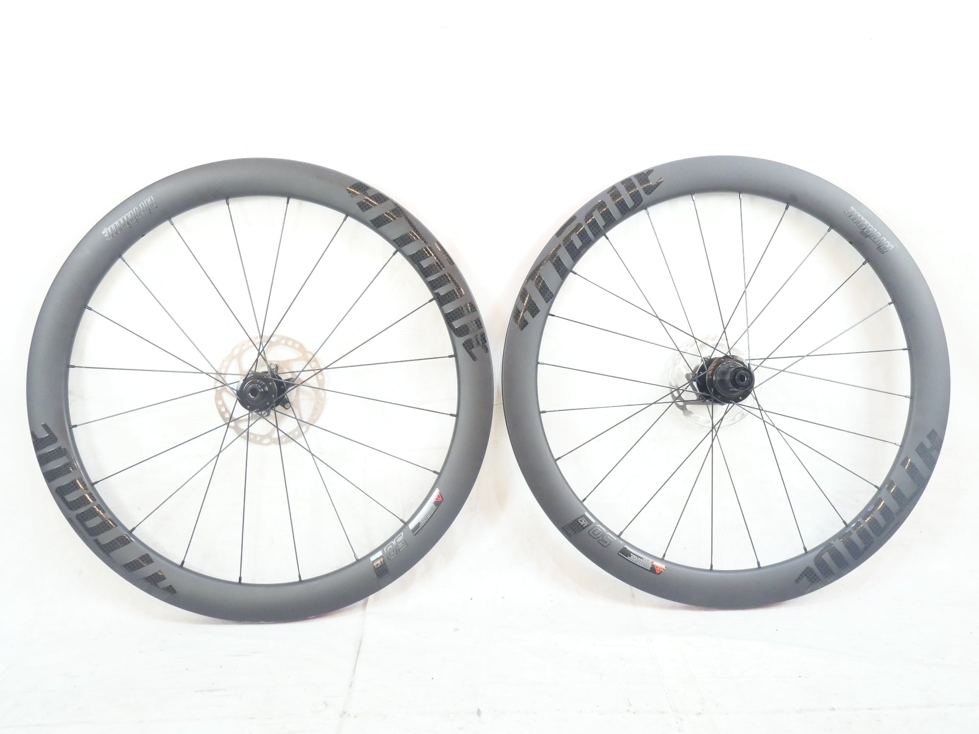 ATTAQUE 「アタッキ」 50 ATTA-C501 DISC SHIMANO 11s ホイールセット / バイチャリ浦和ベース