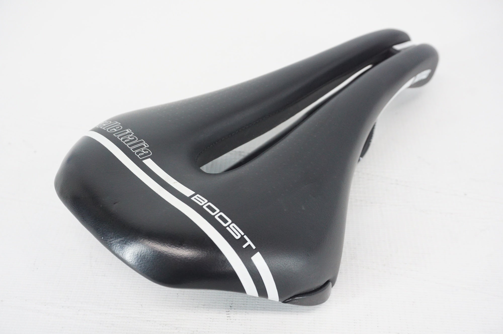 SELLE ITALIA 「セライタリア」 NOVUS BOOST TM MN SUPER FLOW サドル / 阪急塚口店