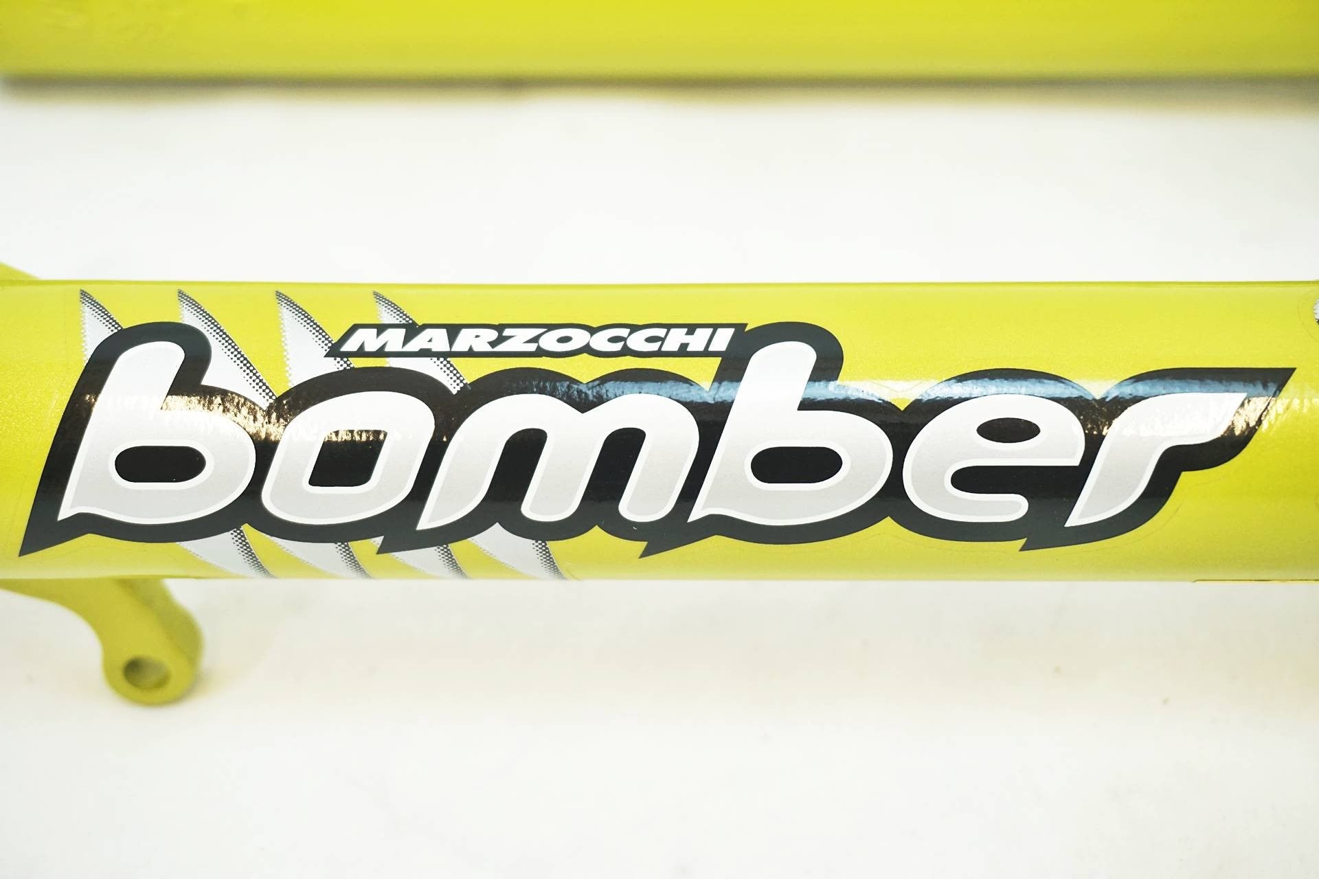 MARZOCCHI 「マルゾッキ」 BOMBER Z4 Φ28.6 26インチ サスペンションフォーク / 有明ガーデン店