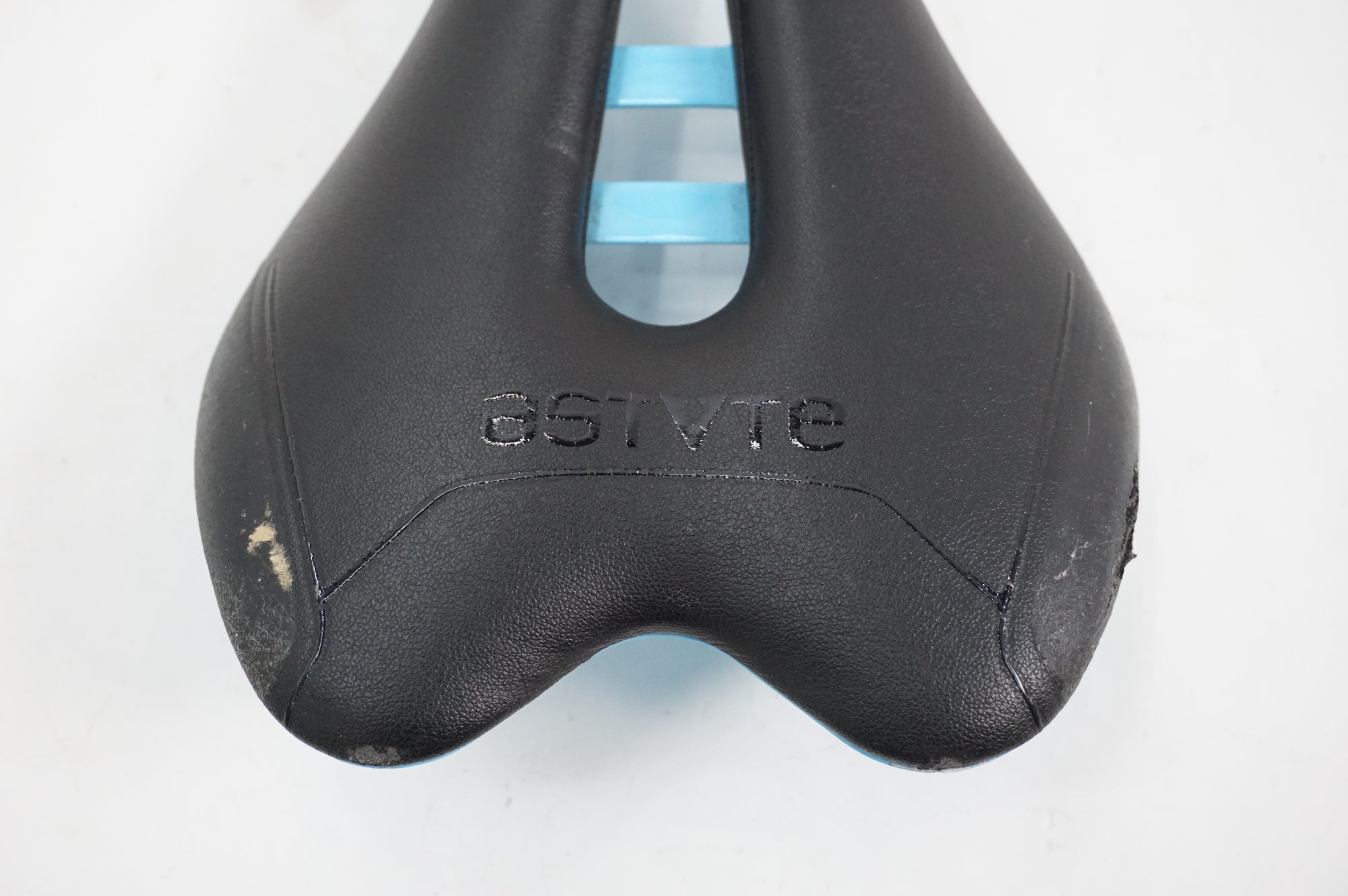 ASTVTE 「アスチュート」 SKYLINE VT サドル / 川越店