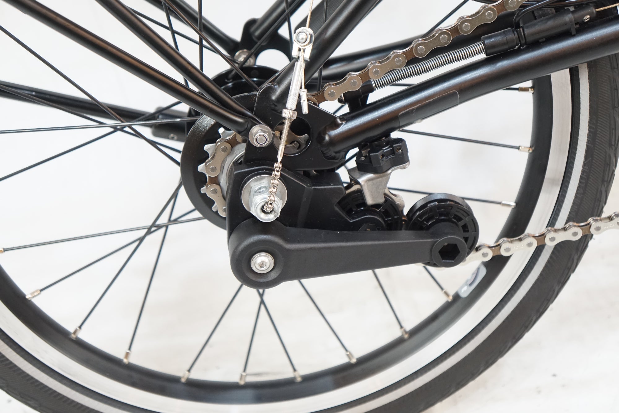 BROMPTON 「ブロンプトン」 CLINE EXPLORE WITH RACK MID BAR 2023年モデル 16インチ 折りたたみ自転車 / バイチャリ浦和ベース
