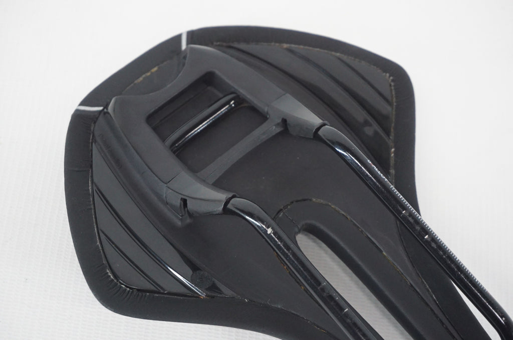 FIZIK 「フィジーク」 LUCE alloyレール サドル / 阪急塚口店