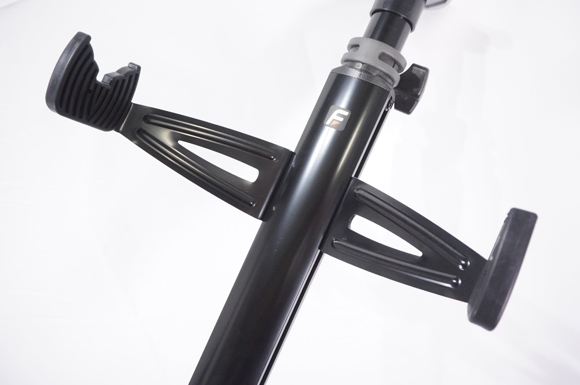 FEEDBACK SPORTS 「フィードバックスポーツ」 VELO COLUMN ディスプレイスタンド / AKIBA店