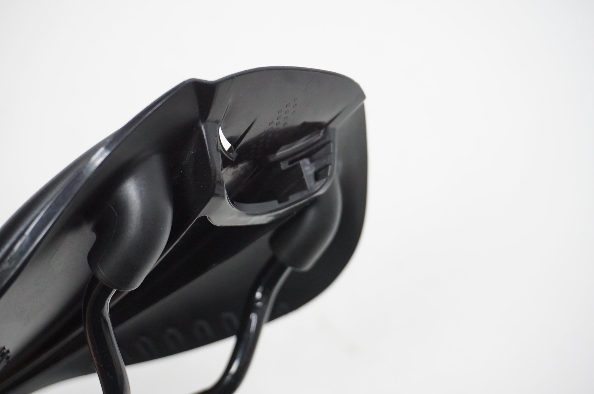 FIZIK 「フィジーク」 ANTARES R5 サドル / 川越店