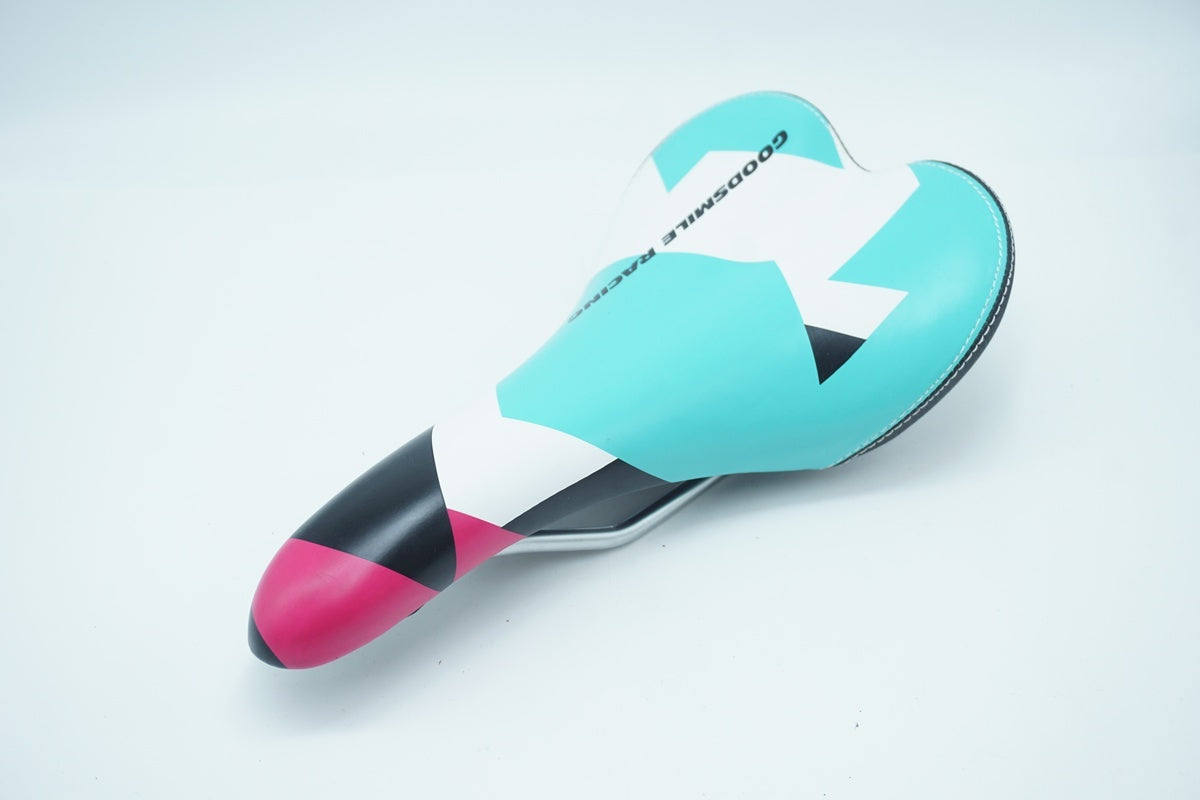 GSR「ジーエスアール」 GOOD SMILE RACING TYPE-3 サドル/ 京都西院店