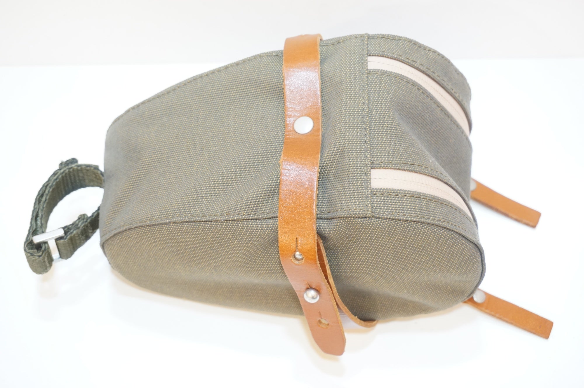 BROOKS 「ブルックス」 ISLE OF WIGHT SADDLE BAG Mサイズ 1.2L サドルバッグ / 浦和ベース