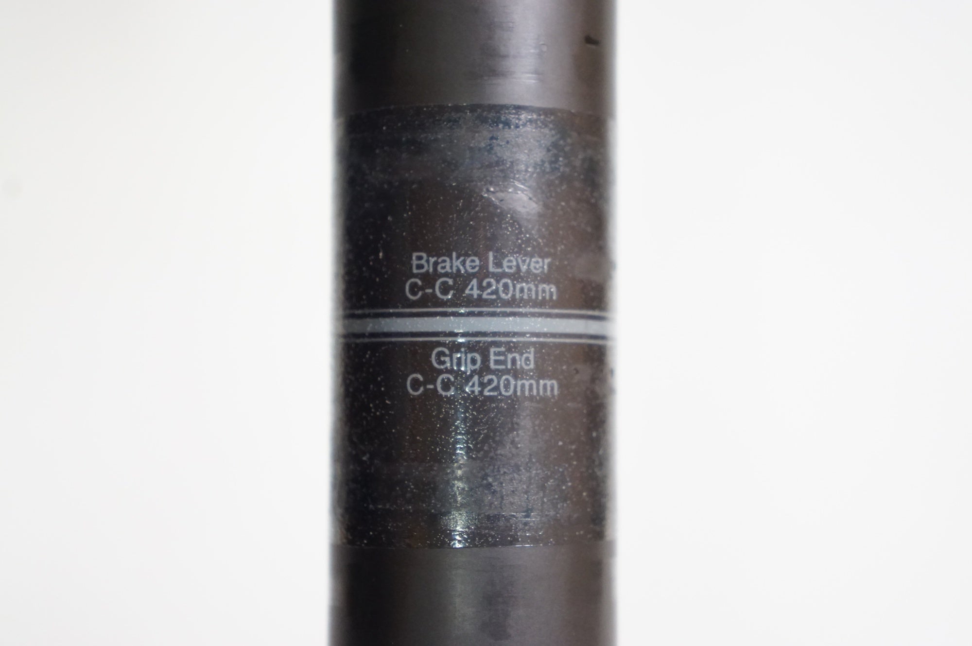 ONEBYESU 「ワンバイエス」 J-CARBON NEXT φ31.8 420mm ハンドル / 熊谷本店