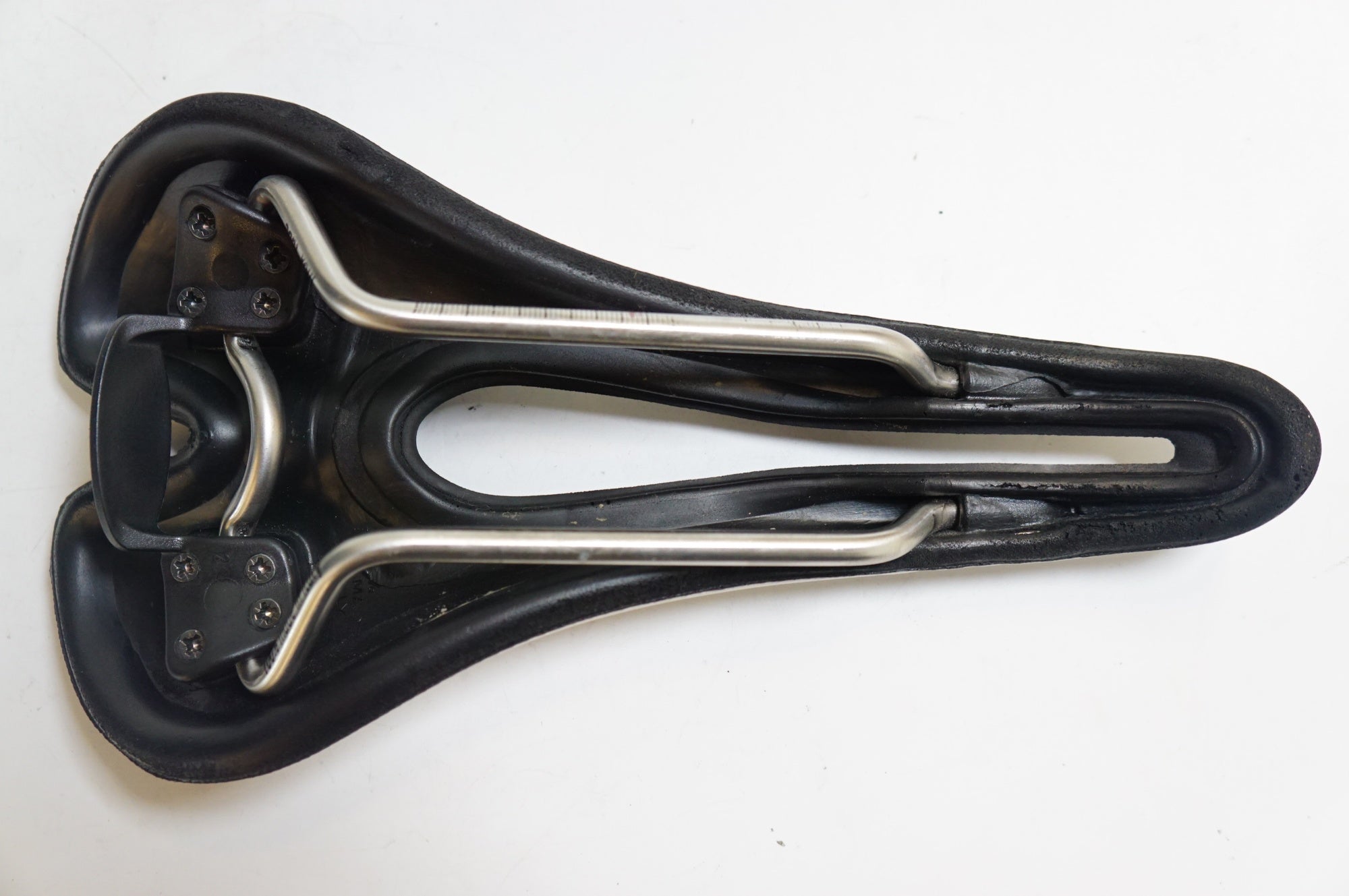 SELLE SMP 「セラエスエムピー」 HELL サドル / 熊谷本店