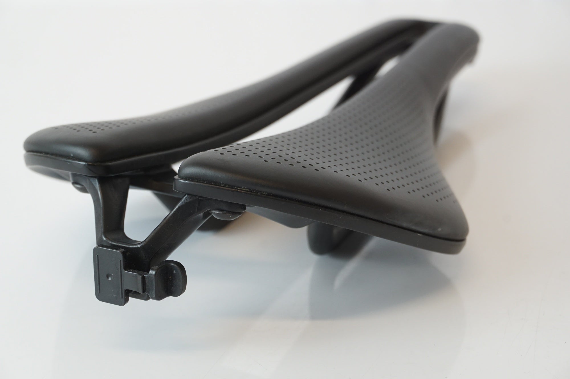 BONTRAGER 「ボントレガー」 AEOLUS PRO サドル / 浜松店 ｜ バイチャリ