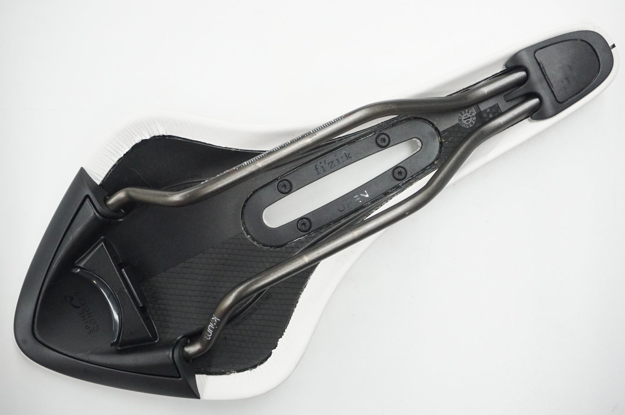 fizik アリアンテ　R3 カーボン　フィジーク　ロードバイク　ピスト Fizik Aliante R3 Open, Regular - Wabi Cycles