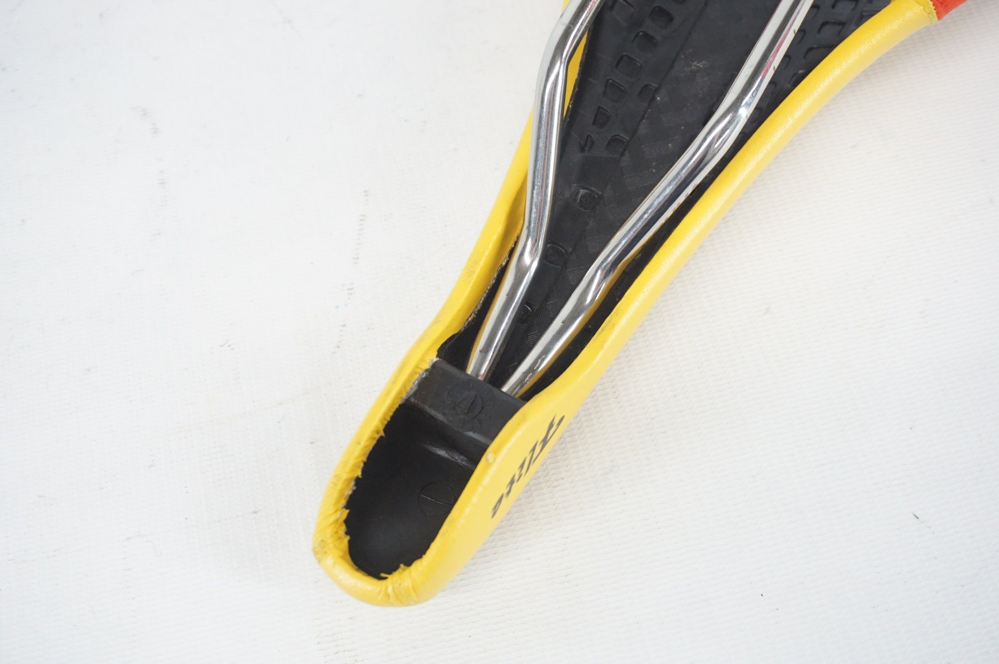 SELLE ITALIA 「セライタリア」 FLITE CLASSIC PANTANI 復刻 サドル / 阪急塚口店