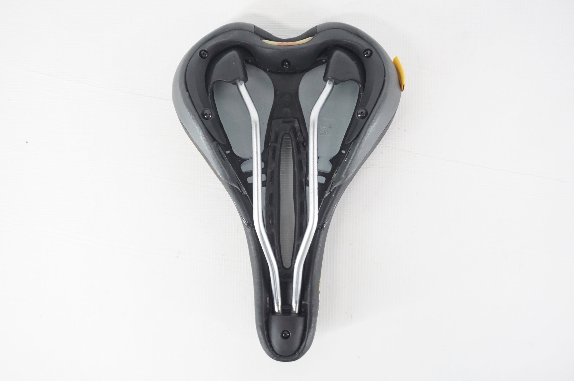 VELO 「ベロ」 サドル / 阪急塚口店