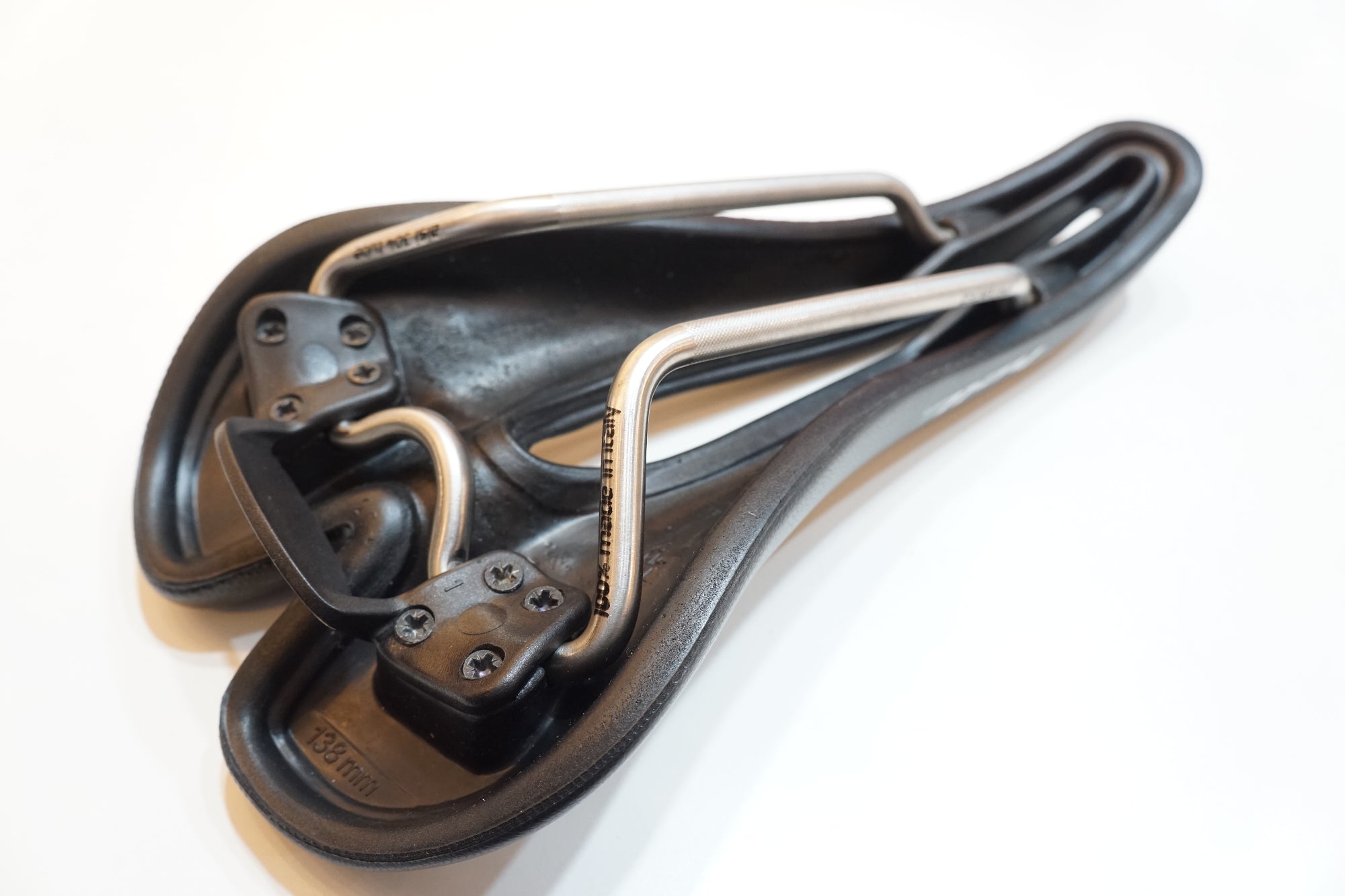 SELLE SMP 「セラエスエムピー」 HELL S サドル / バイチャリ浦和ベース