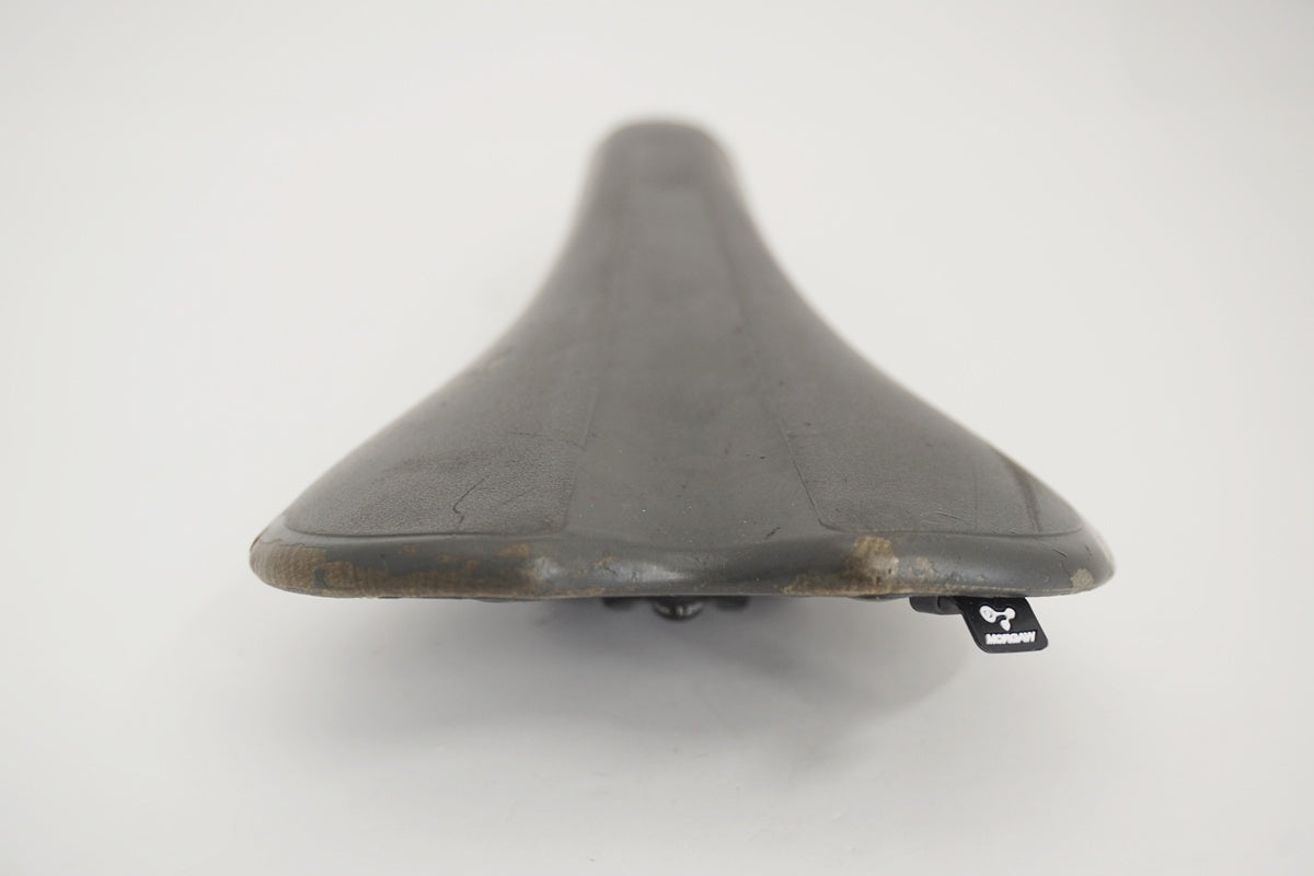 MORGAW（モーガウ） FORSAGE（ロード用）黒 サドル 220g中古 パーツ