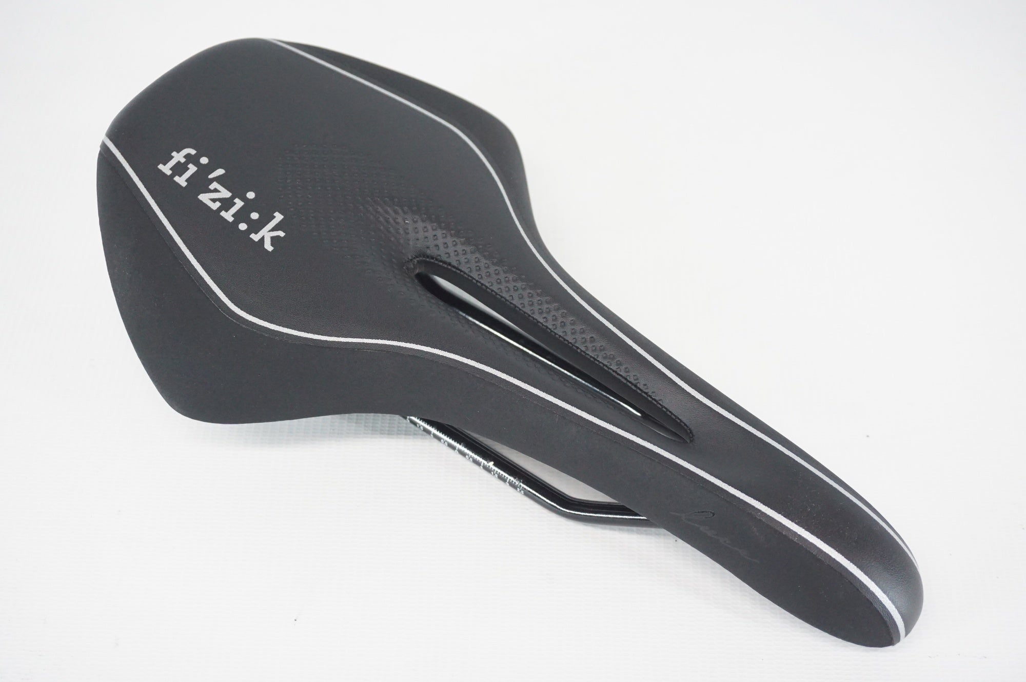 FIZIK 「フィジーク」 LUCE alloyレール サドル / 阪急塚口店