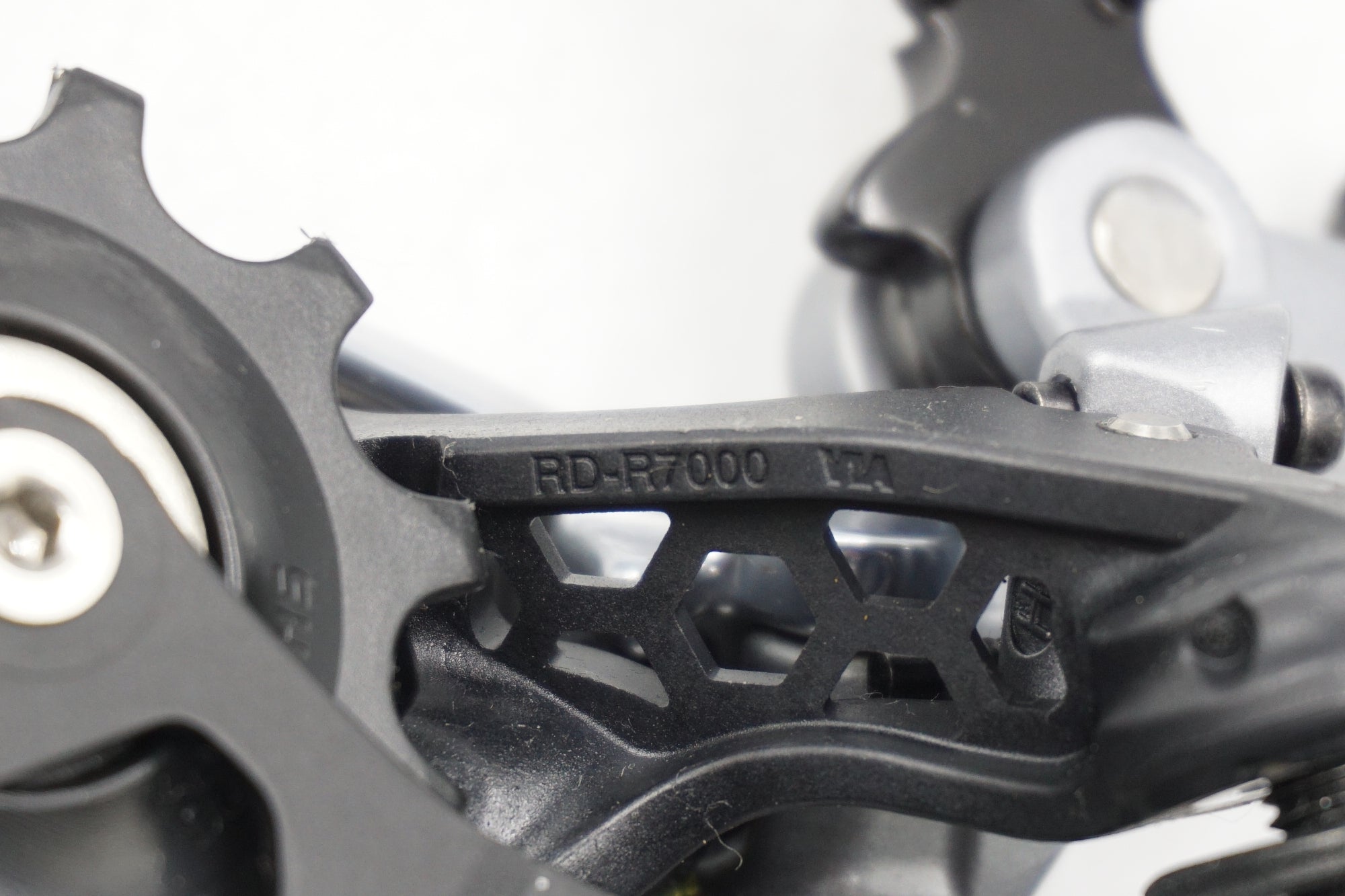 SHIMANO 「シマノ」 105 RD-R7000 リアディレイラー / 奈良店