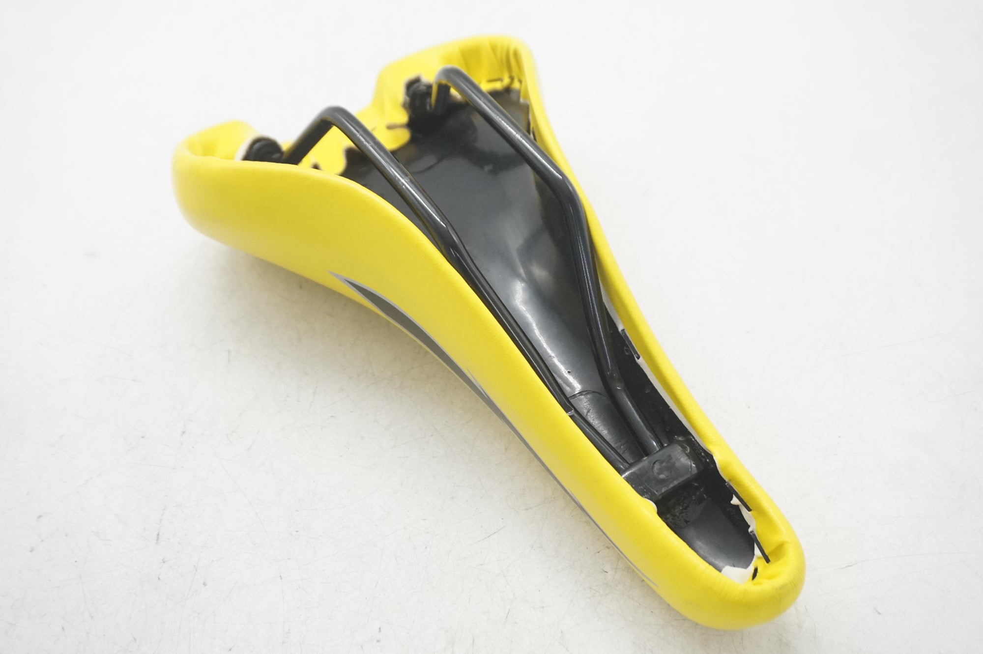 KUWAHARA 「クワハラ」 サドル / 大阪門真店