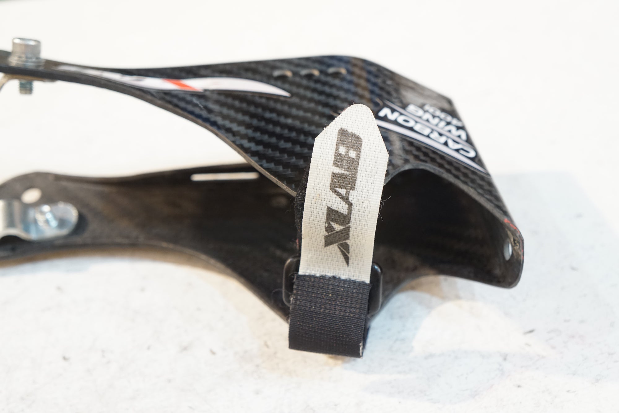 XLAB 「エックスラボ」 CARBON WING 400I ボトルケージ / バイチャリ