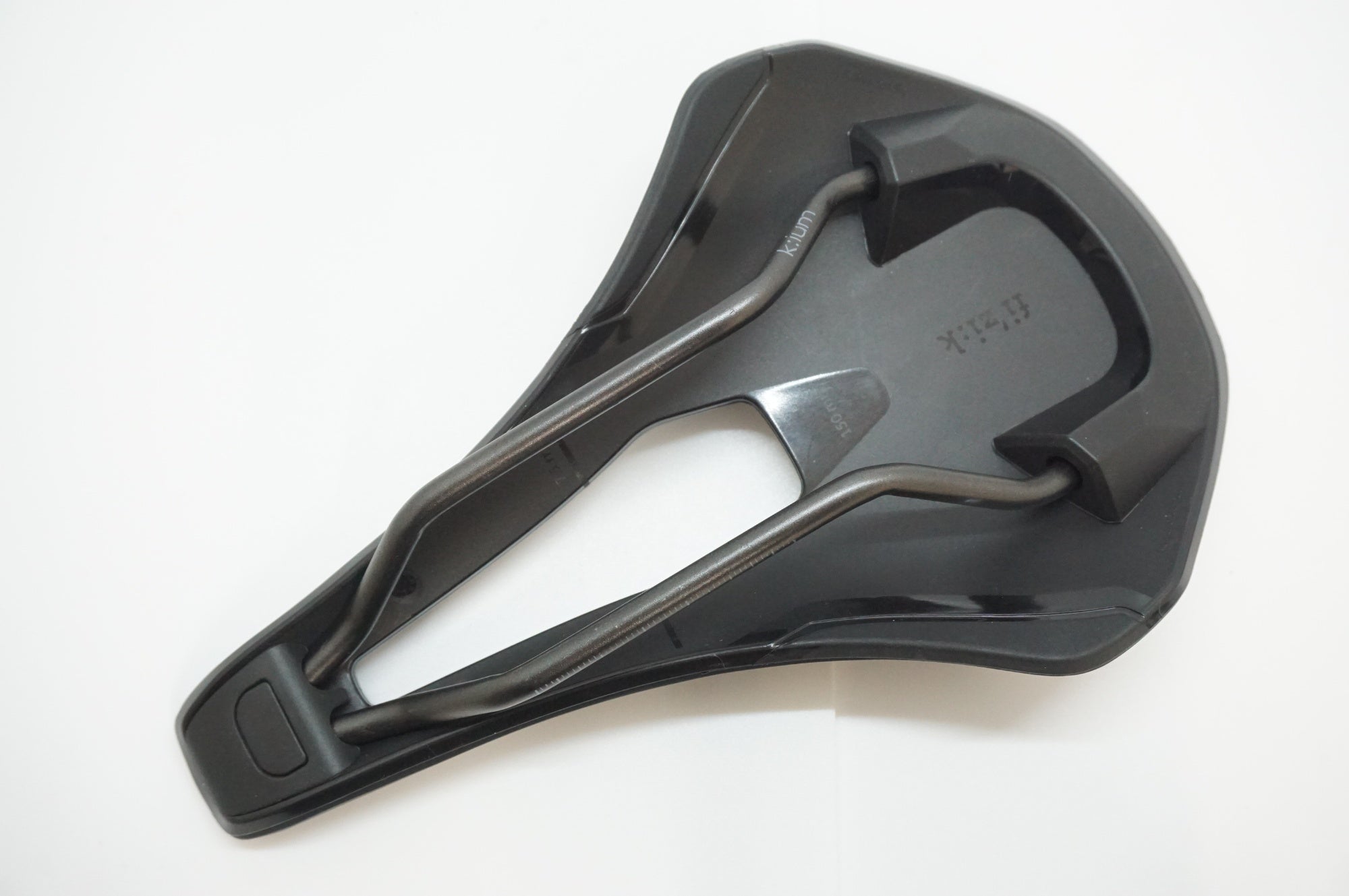 FIZIK 「フィジーク」 ARGO TEMPO R3 kiumレール サドル / 福岡店
