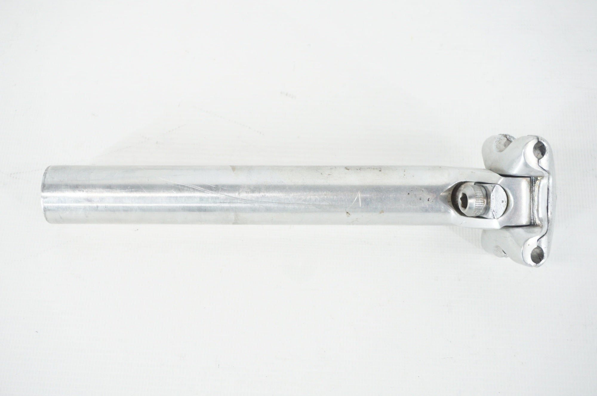 SHIMANO 「シマノ」 600AX ULTEGRA Φ26.8 210mm シートポスト / 阪急塚口店