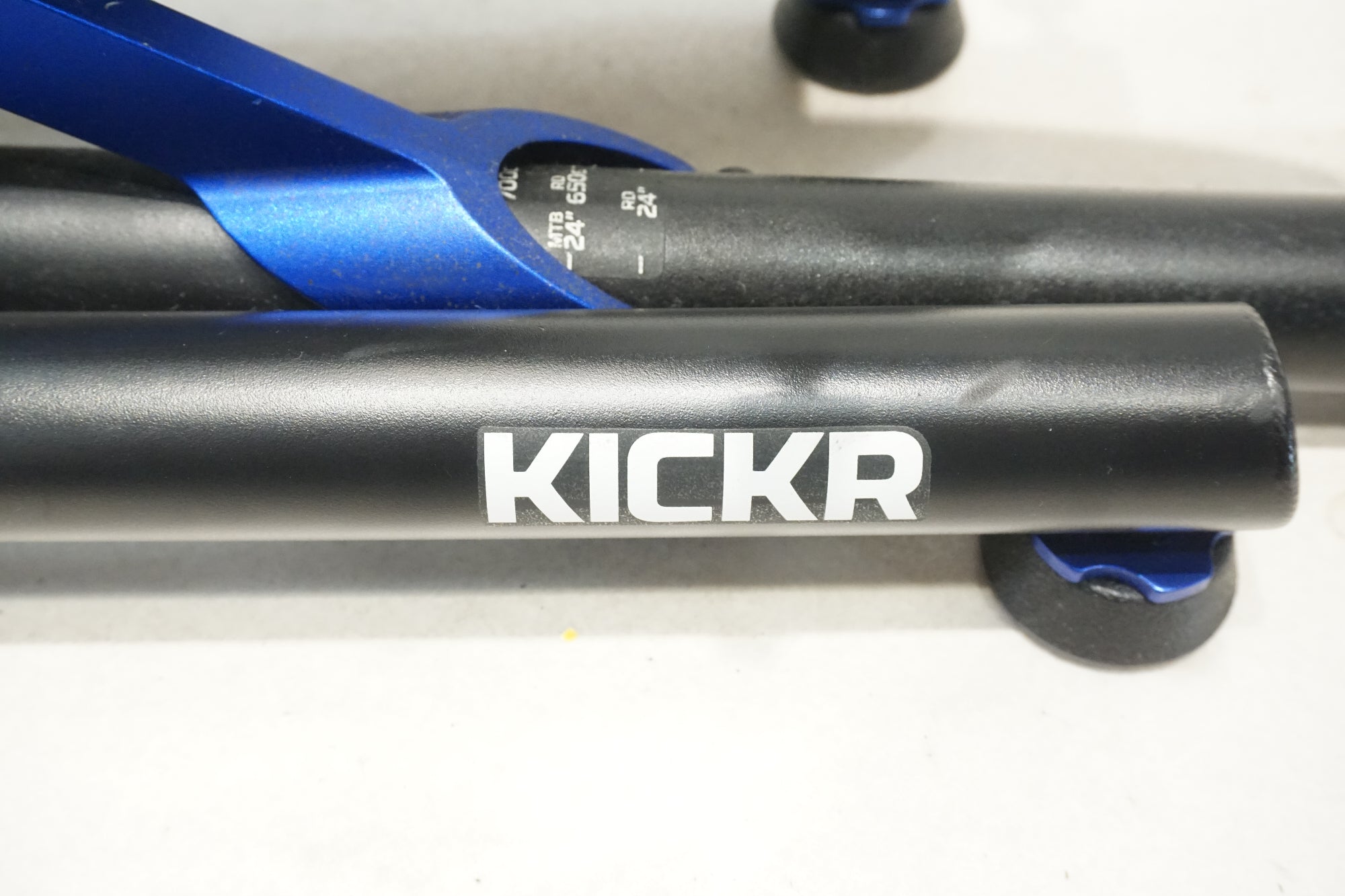 WAHOO 「ワフー」 KICKR V4 WF113 スマートトレーナー サイクル