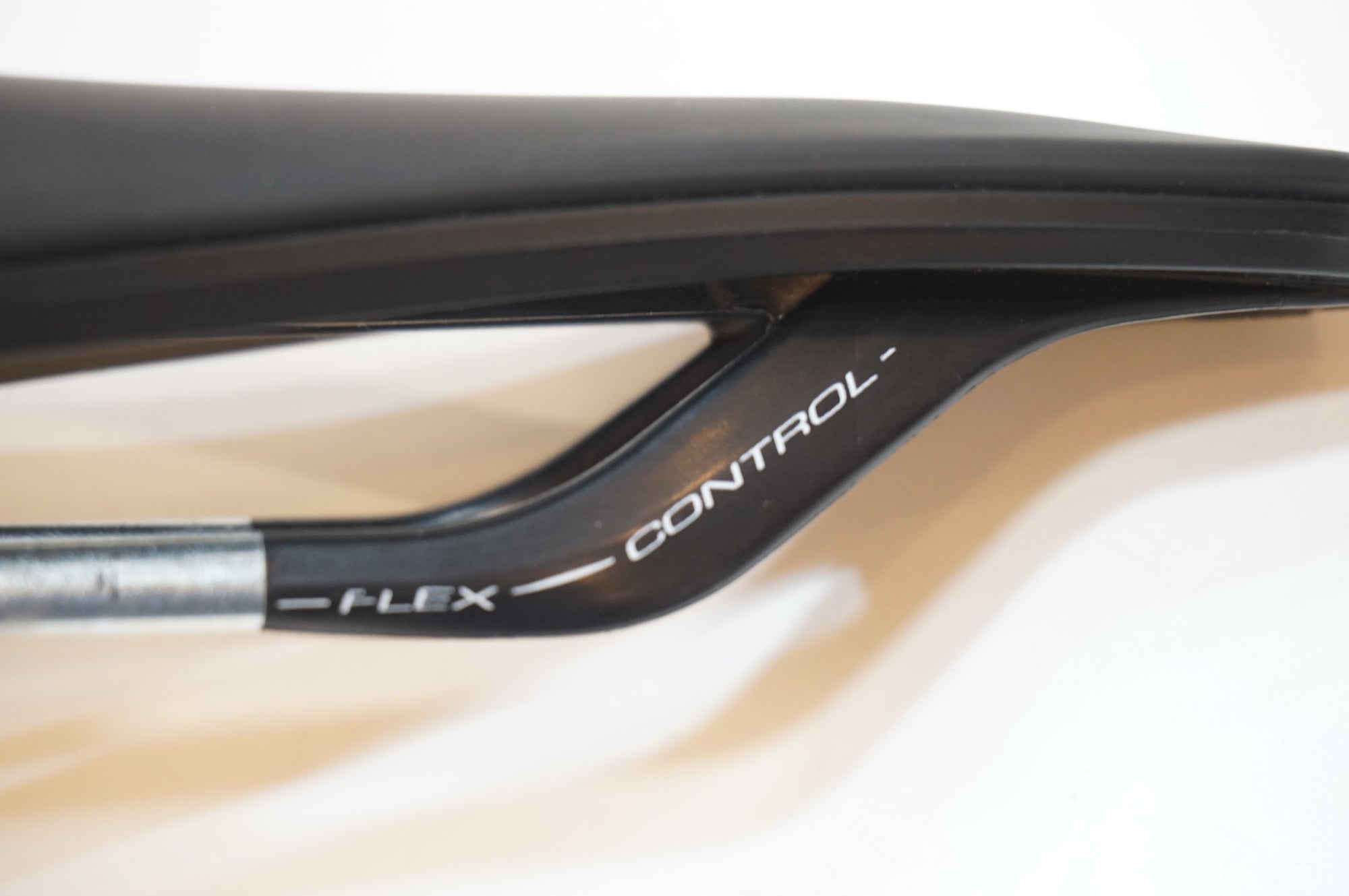 SELLE ITALIA 「セライタリア」 NOVUS BOOST EVO サドル/ 浦和ベース