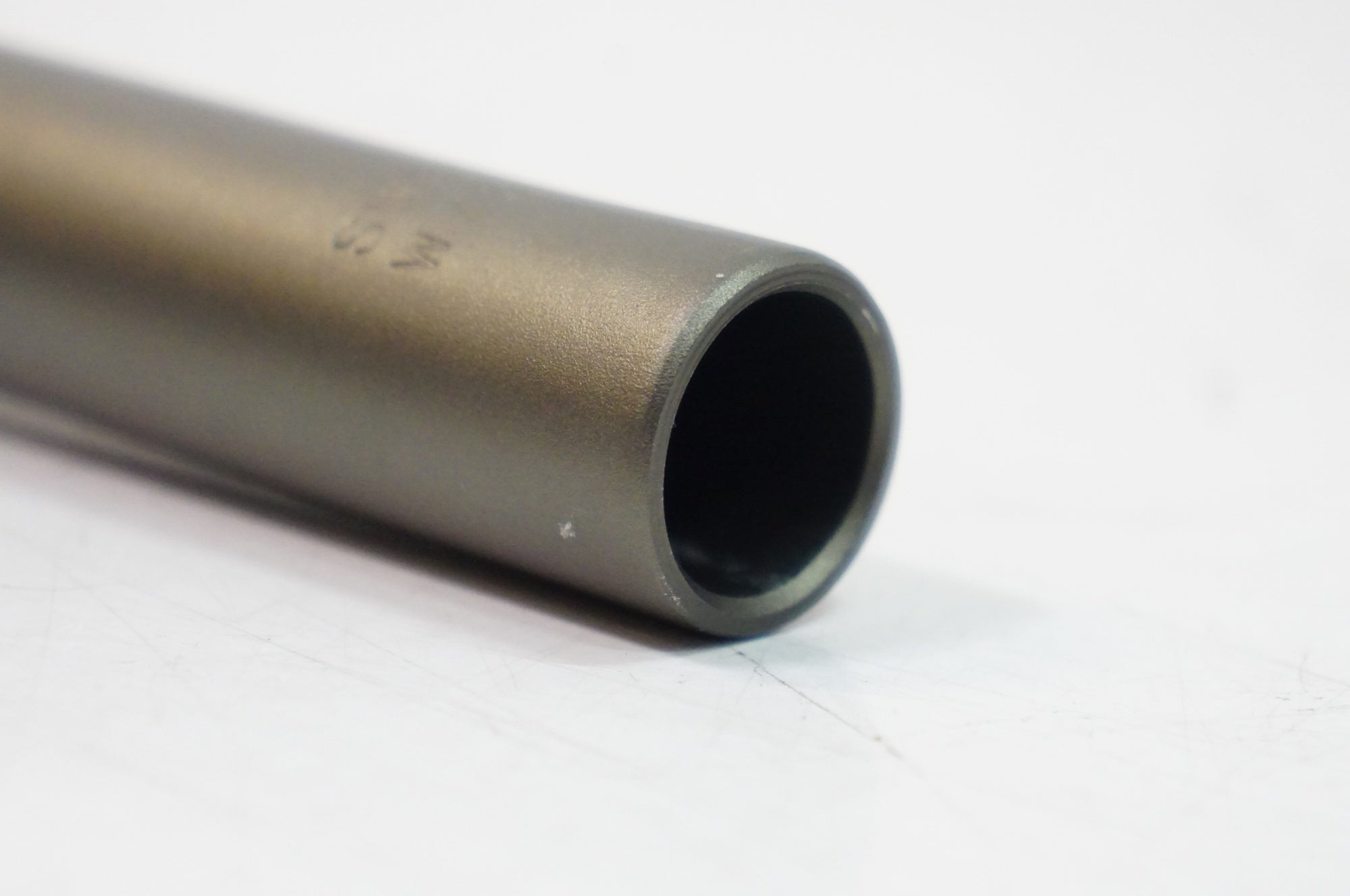 SIMWORKS BY NITTO 「シムワークス バイ ニットー」 LITTLE NICK STEALTH BAR SW02 SSB 750mm φ31.8 ハンドル / 熊谷本店